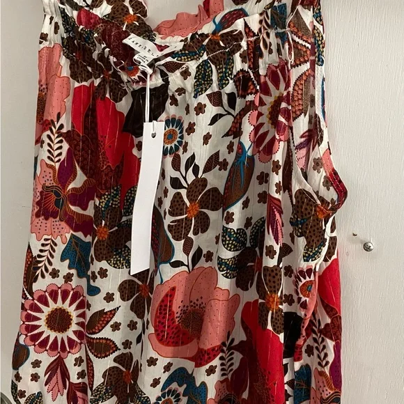 NWT🆕 brand new adorable semi- cropped dressy summer top!☀️ - Picture 5 of 6